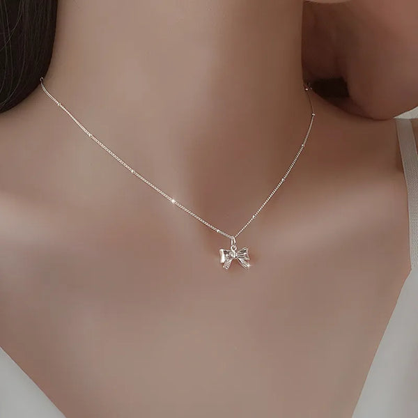 Silver bow necklace