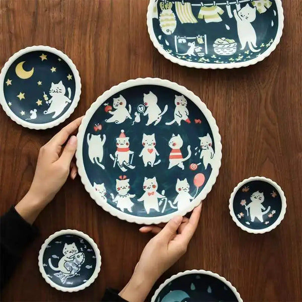 Hand-painted Japanese style cat ceramic plate