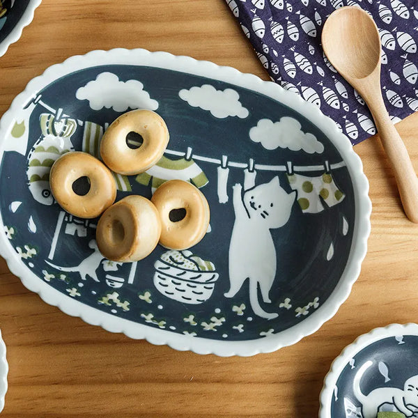 Hand-painted Japanese style cat ceramic plate