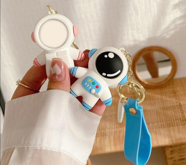 airtag case keychain cartoon astronaut